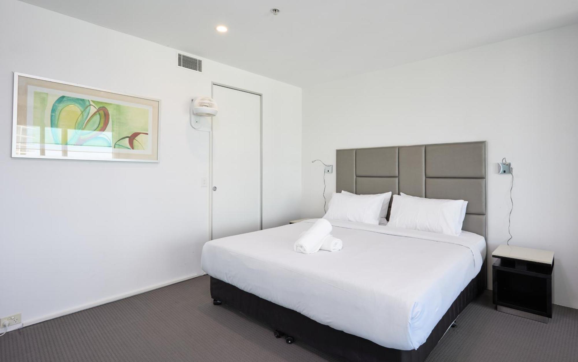 Serain Residences On 9 Hamilton Avenue Gold Coast Exterior photo